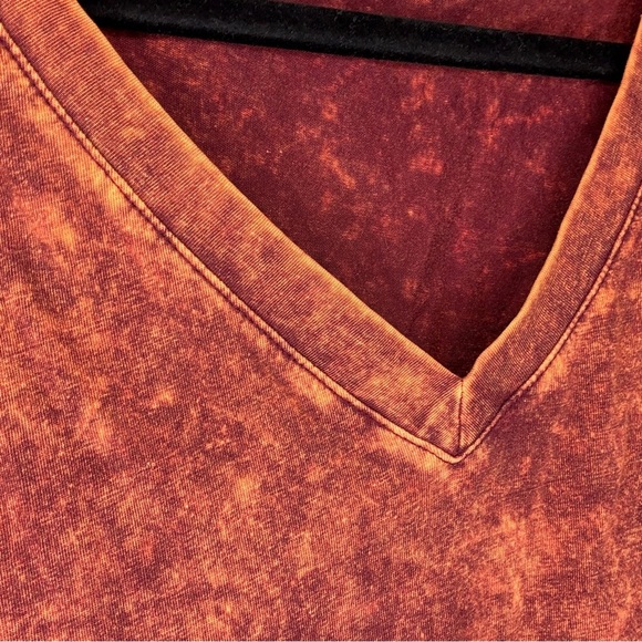 Zenana Women's V-Neck Rust Top 1X - Picture 4 of 4